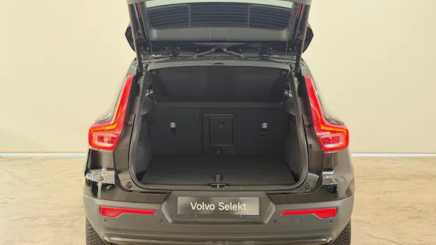 VOLVO XC40 2.0 B3 MH Plus Dark