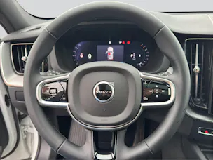 VOLVO XC60 B5 Benzin Mild Hybrid AWD Plus Black Edition Geartronic