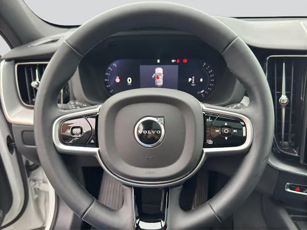 VOLVO XC60 B5 Benzin Mild Hybrid AWD Plus Black Edition Geartronic