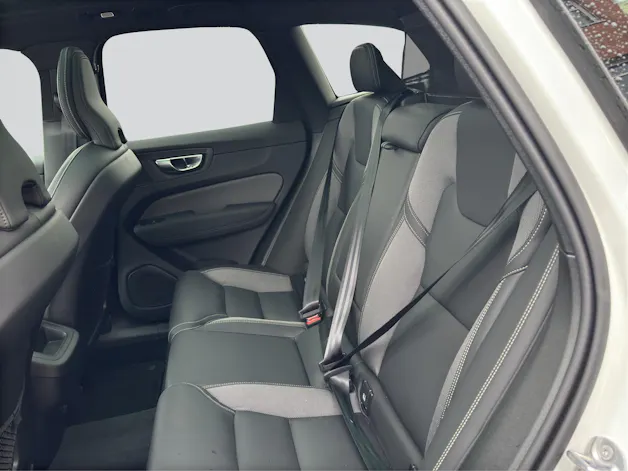 VOLVO XC60 B5 Benzin Mild Hybrid AWD Plus Black Edition Geartronic
