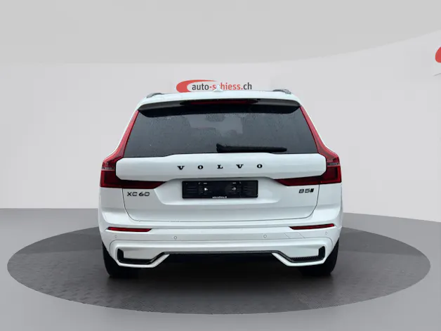VOLVO XC60 B5 Benzin Mild Hybrid AWD Plus Black Edition Geartronic