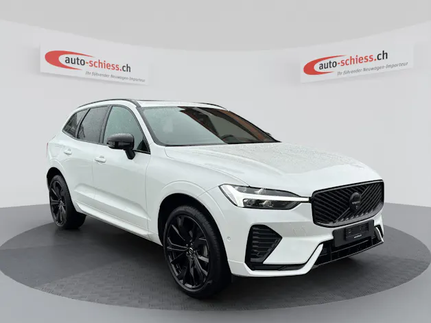 VOLVO XC60 B5 Benzin Mild Hybrid AWD Plus Black Edition Geartronic
