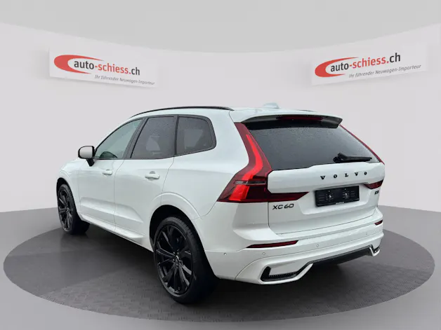 VOLVO XC60 B5 Benzin Mild Hybrid AWD Plus Black Edition Geartronic