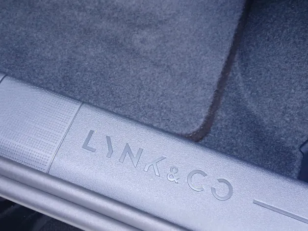 Lynk & Co 02