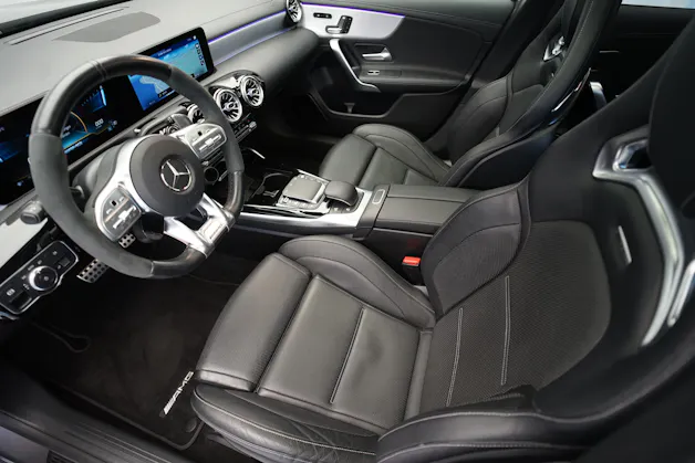 MERCEDES-BENZ A 45 S AMG 4Matic+ Speedshift *CH-Fahrzeug* *Pano* *Performance Sitze*