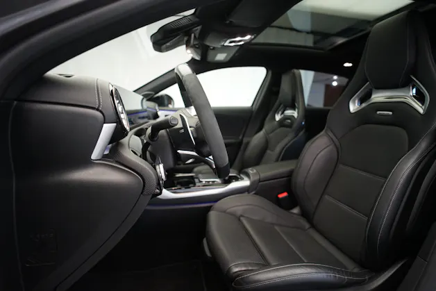 MERCEDES-BENZ A 45 S AMG 4Matic+ Speedshift *CH-Fahrzeug* *Pano* *Performance Sitze*