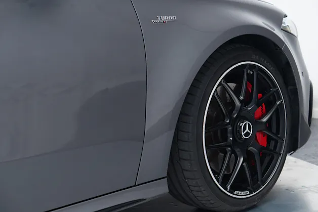 MERCEDES-BENZ A 45 S AMG 4Matic+ Speedshift *CH-Fahrzeug* *Pano* *Performance Sitze*