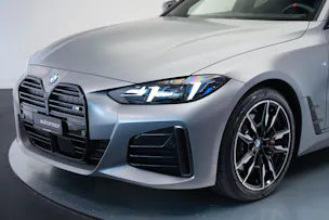 BMW M440i xDrive 48V Gran Coupé M Sport Pro Steptronic *Frozen Grey* *Carbon Paket* *Werksgarantie*