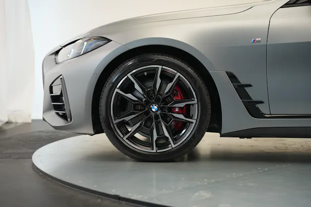 BMW M440i xDrive 48V Gran Coupé M Sport Pro Steptronic *Frozen Grey* *Carbon Paket* *Werksgarantie*