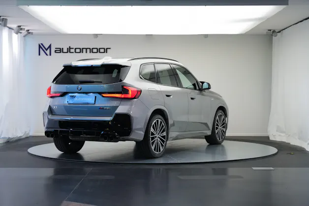 BMW X1 xDrive M35i *CH-Fahrzeug* *M Sportsitze*