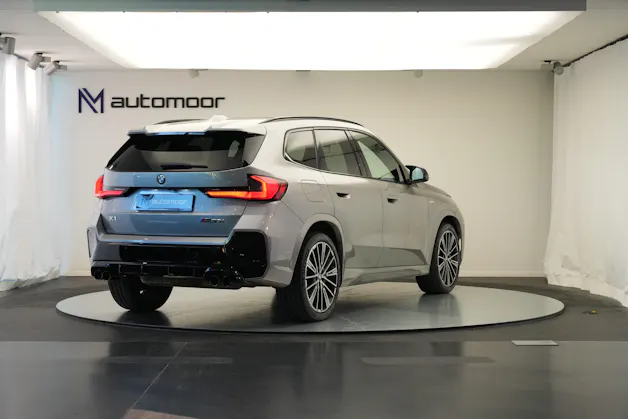 BMW X1 xDrive M35i *CH-Fahrzeug* *M Sportsitze*