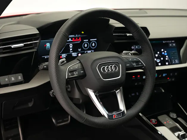 AUDI RS3 Sportback 2.5 TSI quattro S-tronic *Keramikbremse* *CH-Fahrzeug* *Carbon*