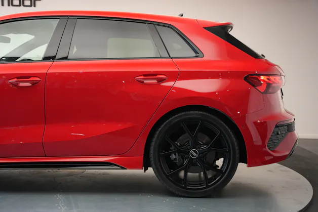 AUDI RS3 Sportback 2.5 TSI quattro S-tronic *Keramikbremse* *CH-Fahrzeug* *Carbon*