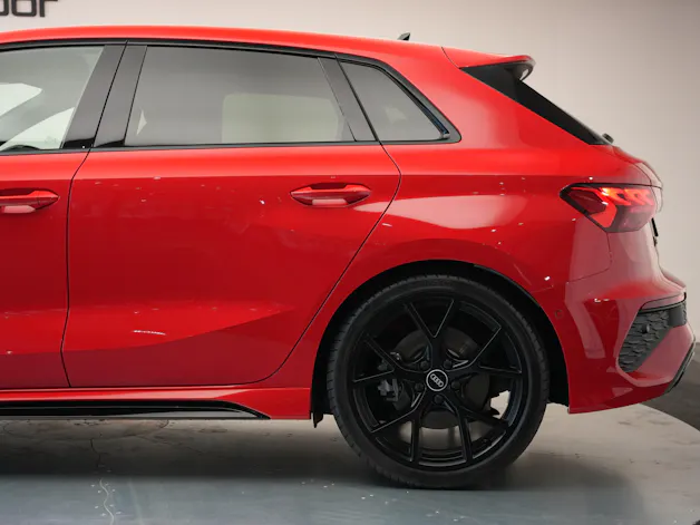 AUDI RS3 Sportback 2.5 TSI quattro S-tronic *Keramikbremse* *CH-Fahrzeug* *Carbon*
