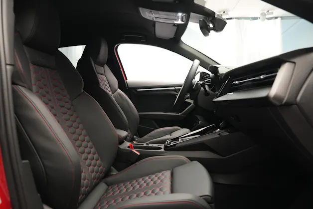 AUDI RS3 Sportback 2.5 TSI quattro S-tronic *Keramikbremse* *CH-Fahrzeug* *Carbon*