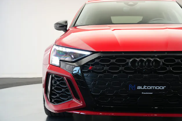 AUDI RS3 Sportback 2.5 TSI quattro S-tronic *Keramikbremse* *CH-Fahrzeug* *Carbon*