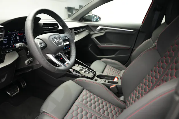AUDI RS3 Sportback 2.5 TSI quattro S-tronic *Keramikbremse* *CH-Fahrzeug* *Carbon*