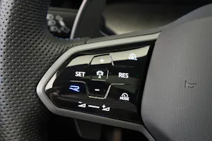 VW Golf 2.0 TSI R DSG 4 Motion *CH-Fahrzeug* *Werksgarantie* *Leder*