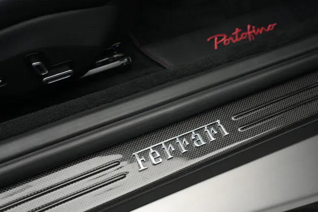 FERRARI Portofino 3.9 V8 T *Atelier* *Carbon* *Mattlackierung*