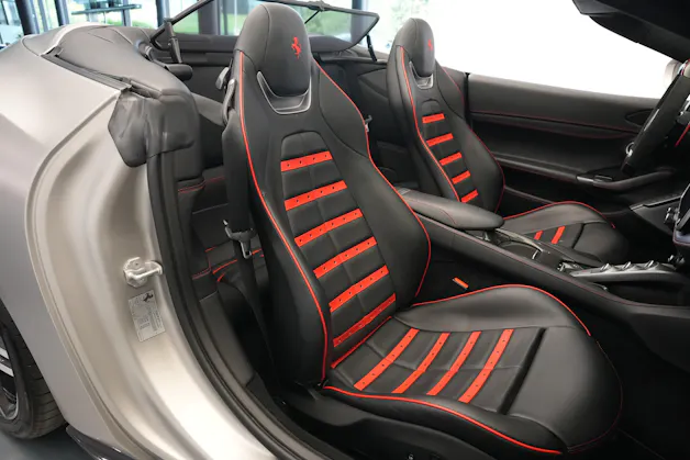 FERRARI Portofino 3.9 V8 T *Atelier* *Carbon* *Mattlackierung*