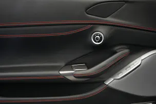 FERRARI Portofino 3.9 V8 T *Atelier* *Carbon* *Mattlackierung*