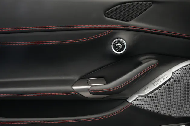 FERRARI Portofino 3.9 V8 T *Atelier* *Carbon* *Mattlackierung*