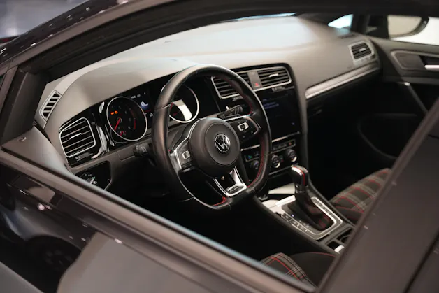 VW Golf 2.0 TSI GTI DSG *CH-Fahrzeug*