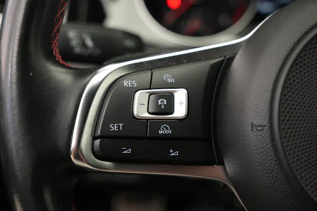 VW Golf 2.0 TSI GTI DSG *CH-Fahrzeug*