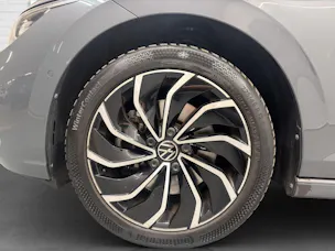 VW Golf VIII 2.0 TSI Style DSG