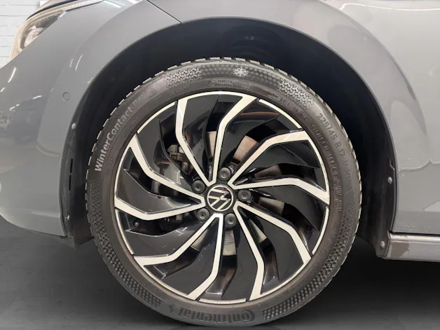 VW Golf VIII 2.0 TSI Style DSG