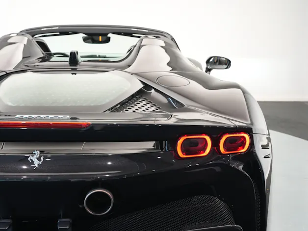 FERRARI SF90 Spider *CH-Fahrzeug* *Nero Daytona* *Carbon*