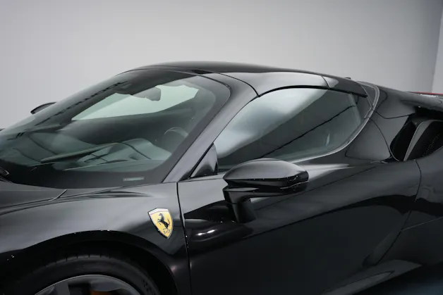 FERRARI SF90 Spider *CH-Fahrzeug* *Nero Daytona* *Carbon*
