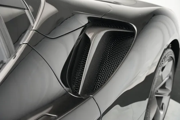 FERRARI SF90 Spider *CH-Fahrzeug* *Nero Daytona* *Carbon*