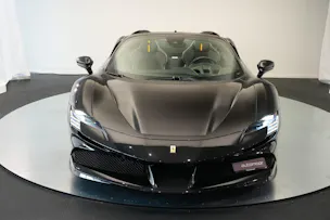 FERRARI SF90 Spider *CH-Fahrzeug* *Nero Daytona* *Carbon*