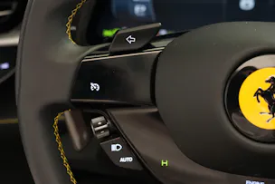 FERRARI SF90 Spider *CH-Fahrzeug* *Nero Daytona* *Carbon*