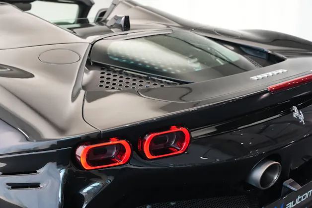 FERRARI SF90 Spider *CH-Fahrzeug* *Nero Daytona* *Carbon*