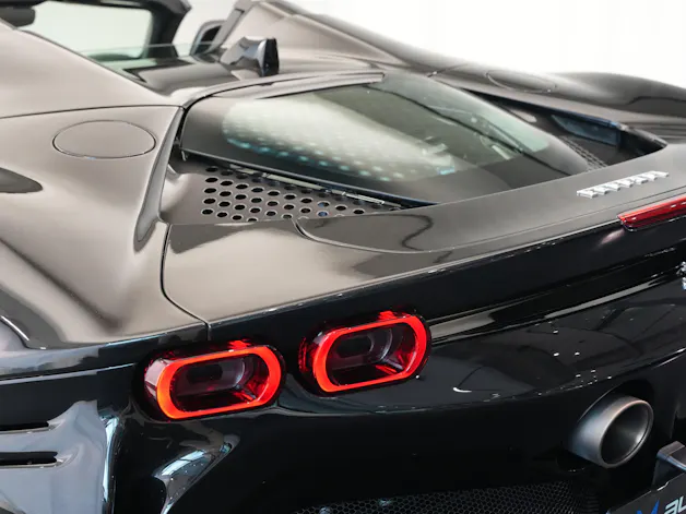 FERRARI SF90 Spider *CH-Fahrzeug* *Nero Daytona* *Carbon*