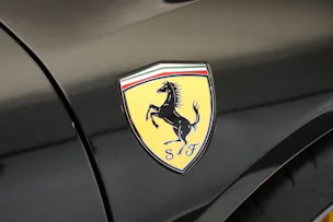 FERRARI SF90 Spider *CH-Fahrzeug* *Nero Daytona* *Carbon*