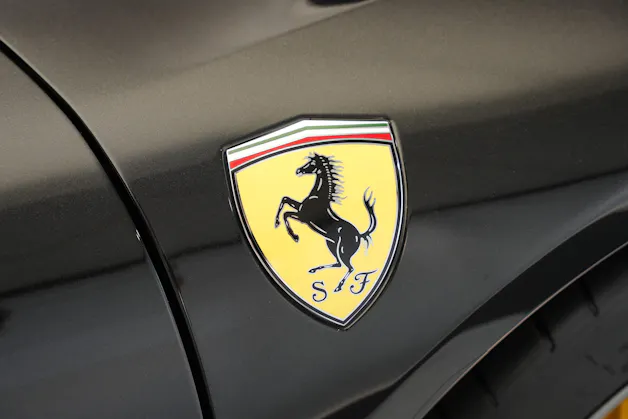 FERRARI SF90 Spider *CH-Fahrzeug* *Nero Daytona* *Carbon*