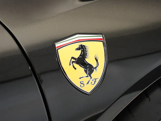 FERRARI SF90 Spider *CH-Fahrzeug* *Nero Daytona* *Carbon*