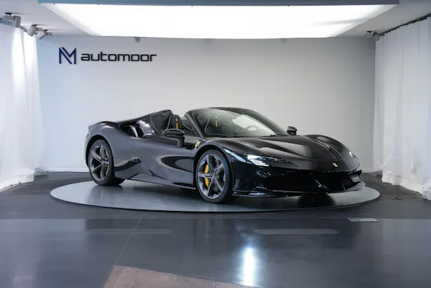 FERRARI SF90 Spider *CH-Fahrzeug* *Nero Daytona* *Carbon*