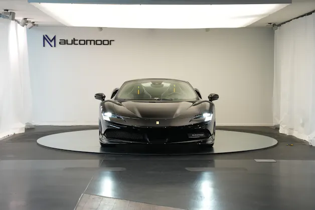 FERRARI SF90 Spider *CH-Fahrzeug* *Nero Daytona* *Carbon*
