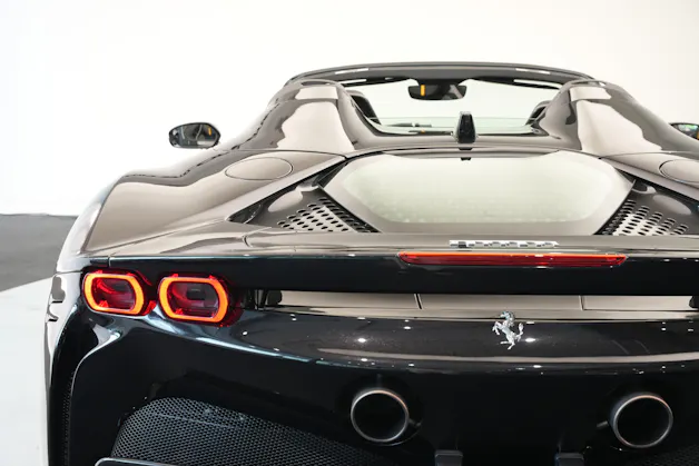 FERRARI SF90 Spider *CH-Fahrzeug* *Nero Daytona* *Carbon*