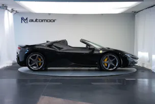FERRARI SF90 Spider *CH-Fahrzeug* *Nero Daytona* *Carbon*