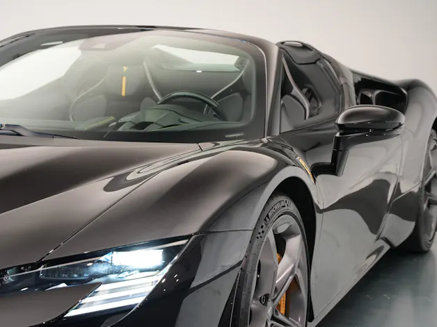 FERRARI SF90 Spider *CH-Fahrzeug* *Nero Daytona* *Carbon*