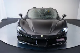 FERRARI SF90 Spider *CH-Fahrzeug* *Nero Daytona* *Carbon*