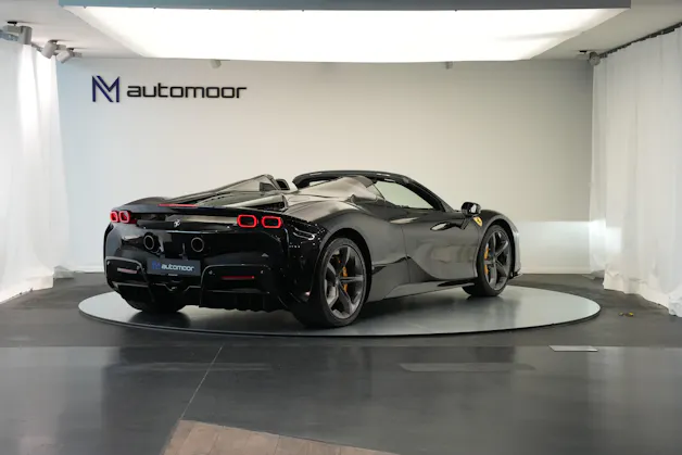 FERRARI SF90 Spider *CH-Fahrzeug* *Nero Daytona* *Carbon*
