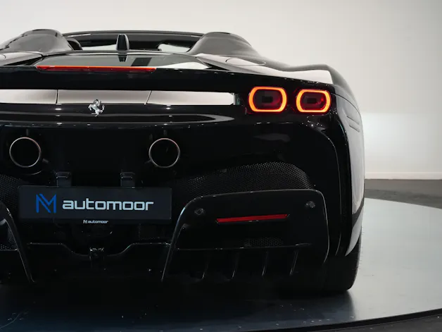 FERRARI SF90 Spider *CH-Fahrzeug* *Nero Daytona* *Carbon*