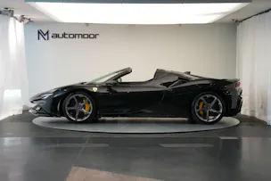 FERRARI SF90 Spider *CH-Fahrzeug* *Nero Daytona* *Carbon*