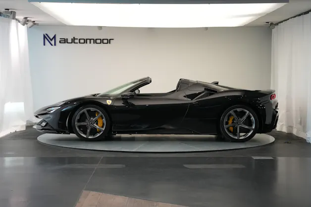 FERRARI SF90 Spider *CH-Fahrzeug* *Nero Daytona* *Carbon*